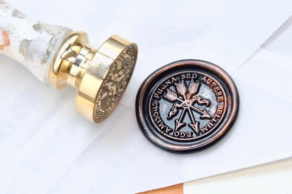 Three Crossed Arrows Latin Motto Wax Seal Stamp | S - Backtozero B20 - antique, antique-style, arrow, battle, bow, latin, latin motto, Message, Retro, Signature, signaturehandle, war