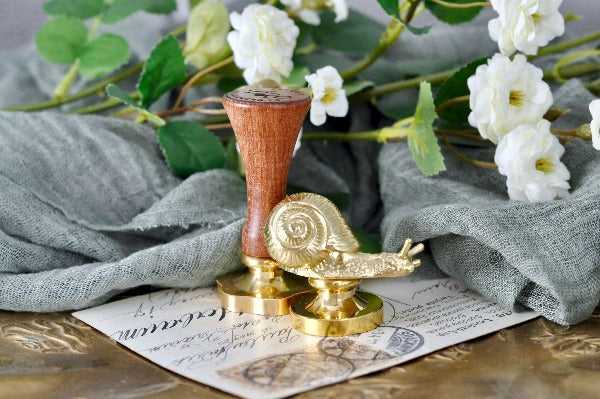 Brass Snail Wax Seal Handle - Backtozero B20 - brass deco, handle, snail
