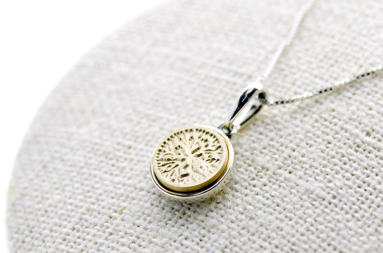 Coral Filigree Charm Signet Necklace - Backtozero B20 - 10mm, 10mm necklace, 2sidenecklace, bead, brass, charm, Filigree, filigree charm, floating, minimal, minimalnecklace, necklace, signet, signet necklace, silver