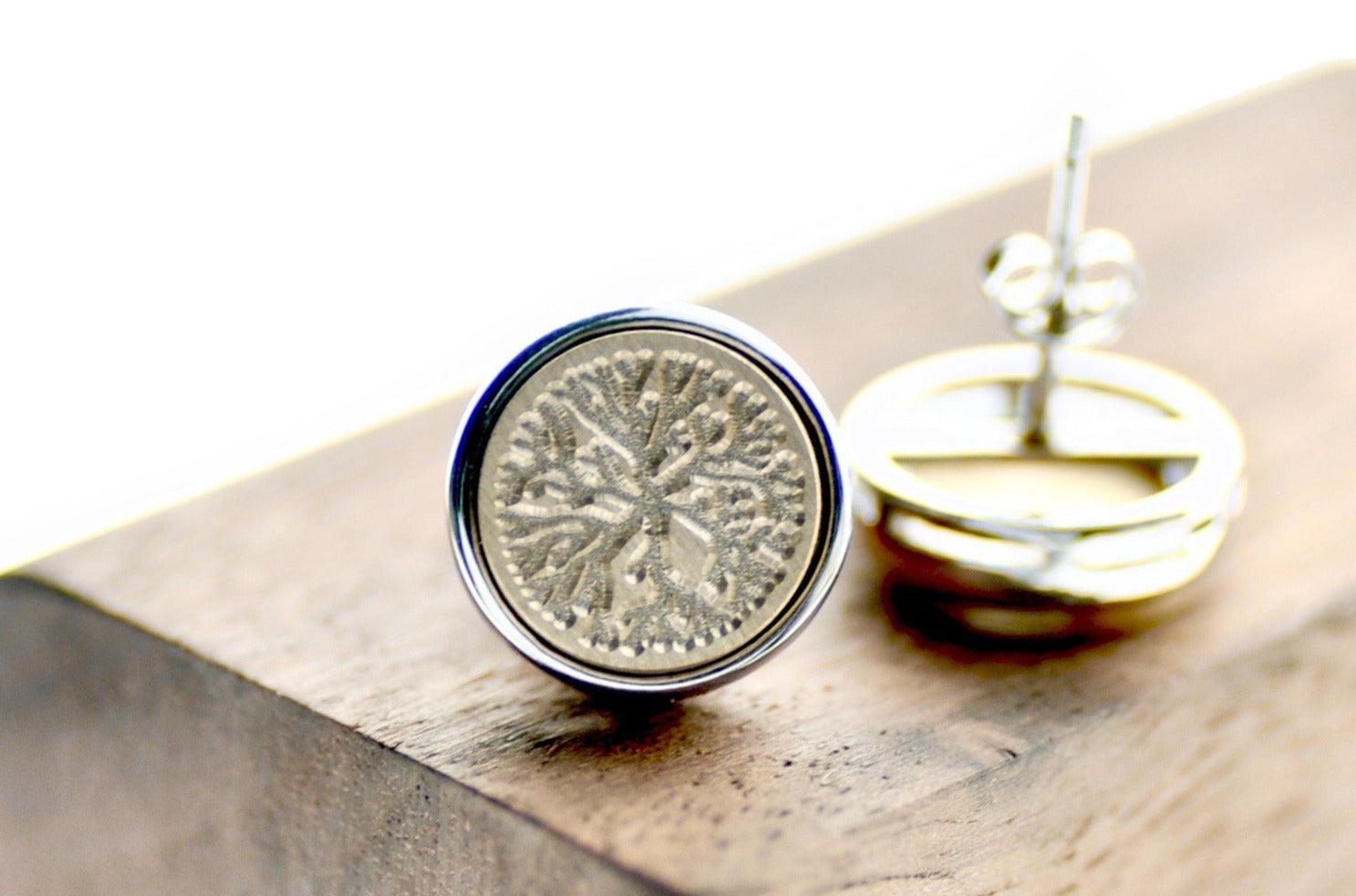 Coral Minimal Signet Earrings - Backtozero B20 - brass, coral, earrings, minimal, minimalearrings, ocean, sea, signet, silver, stud, stud earrings