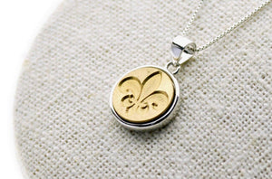 Fleur de Lis Minimal Signet Necklace - Backtozero B20 - brass, fleur, fleur de lis, minimal, minimalnecklace, necklace, signet, signet necklace, silver