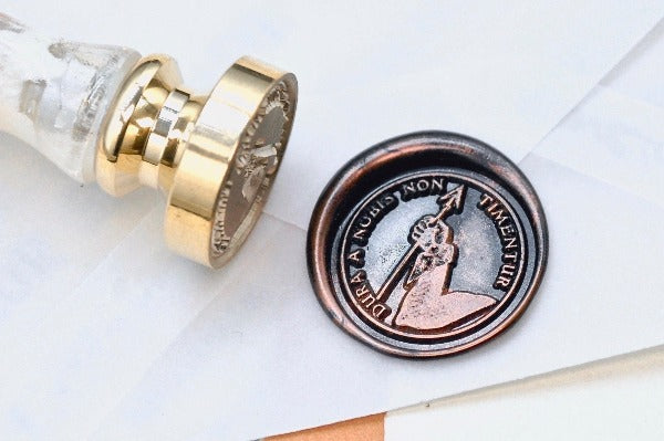 Hand Holding Arrow Latin Motto Wax Seal Stamp | S - Backtozero B20 - antique, Arrow, courage, destiny, fortune, hand, latin, latin motto, Message, Retro, Signature, signaturehandle