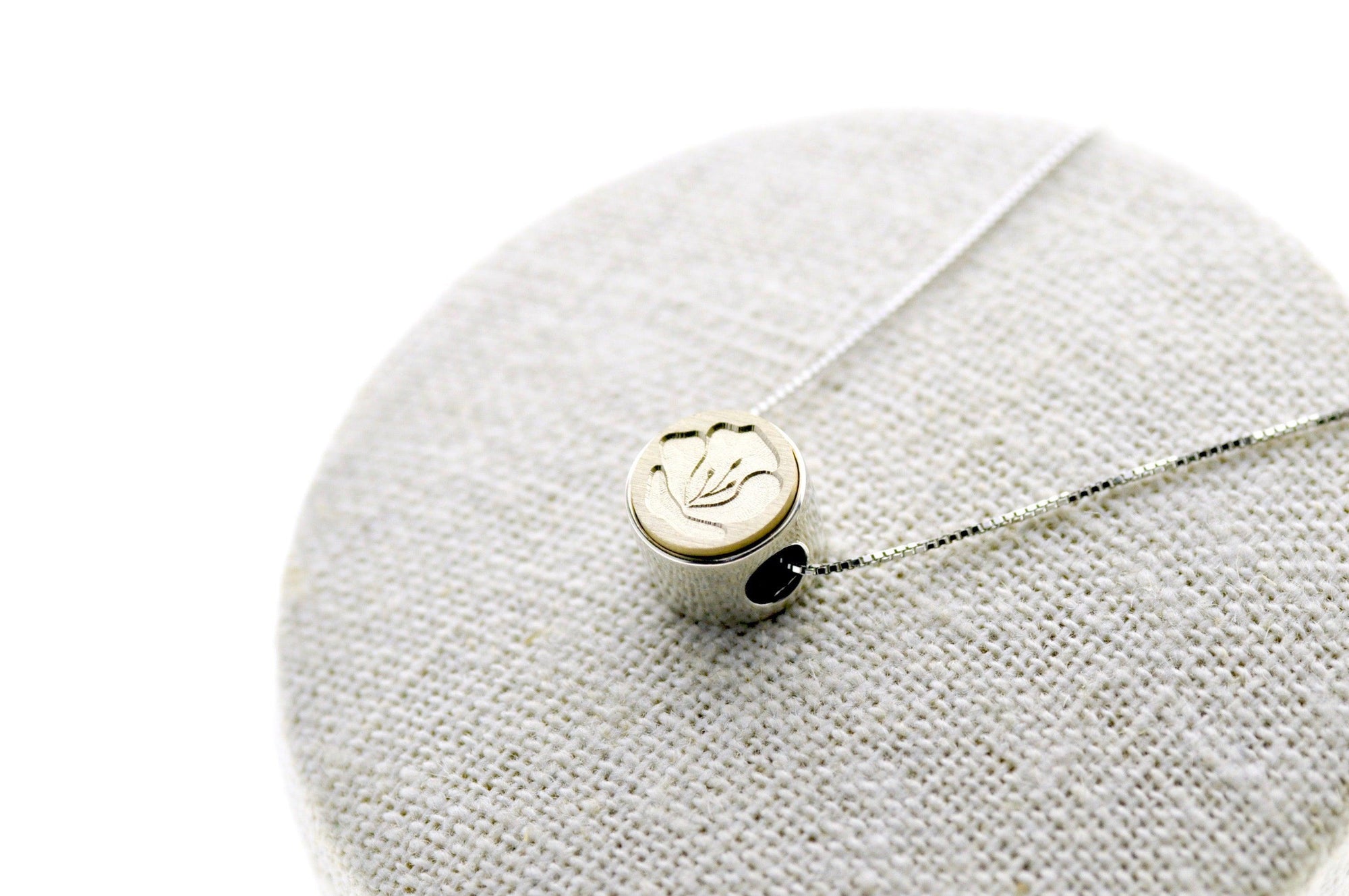 Poppy 2-Side Floating Signet Necklace Designed by Petra - Backtozero B20 - 10mm, 10mm necklace, 2sidenecklace, bead, brass, charm, collaboration, floating, minimal, minimalnecklace, necklace, petra, signet, signet necklace, silver