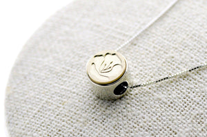Poppy 2-Side Floating Signet Necklace Designed by Petra - Backtozero B20 - 10mm, 10mm necklace, 2sidenecklace, bead, brass, charm, collaboration, floating, minimal, minimalnecklace, necklace, petra, signet, signet necklace, silver