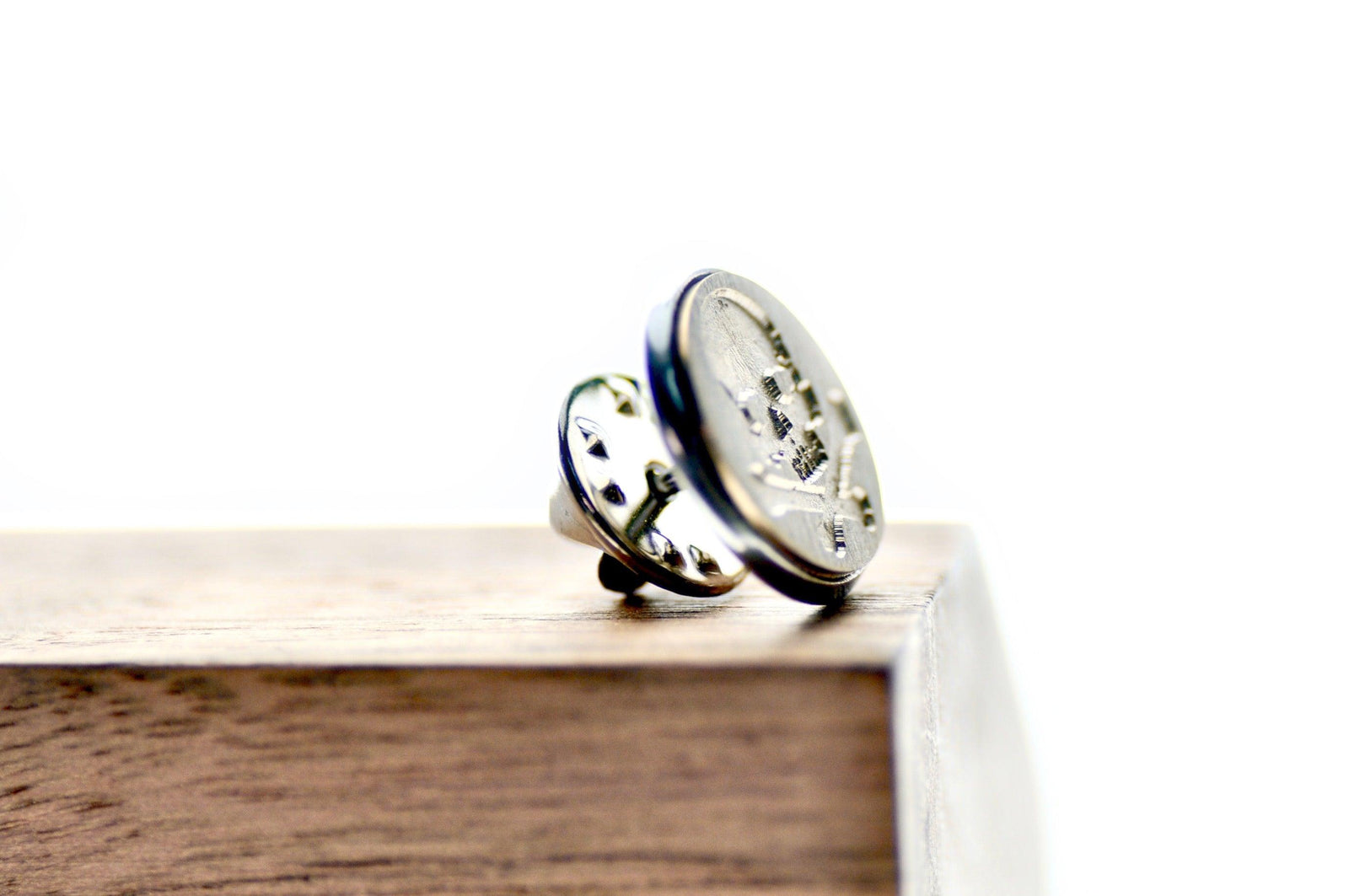 Skull Bone Signet Pin - Backtozero B20 - 10mm, 12mm, 14mm, badge, Bone, brass, brooch, him, pin, Pirate, signet, skeleton, Skull, stainless steel